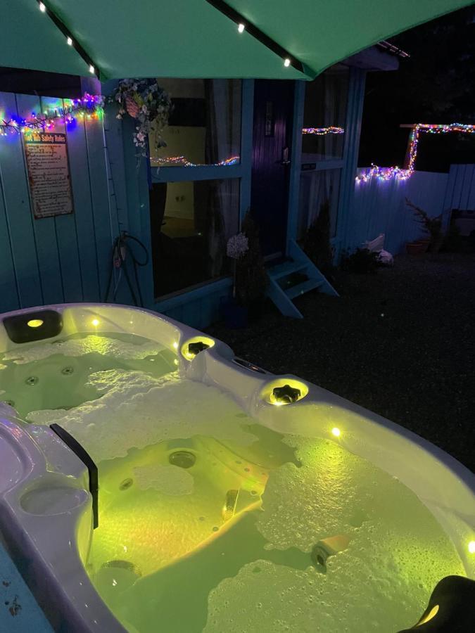 Bankhead Accommodation With Hot Tub Aberdeenshire Gamrie Bagian luar foto