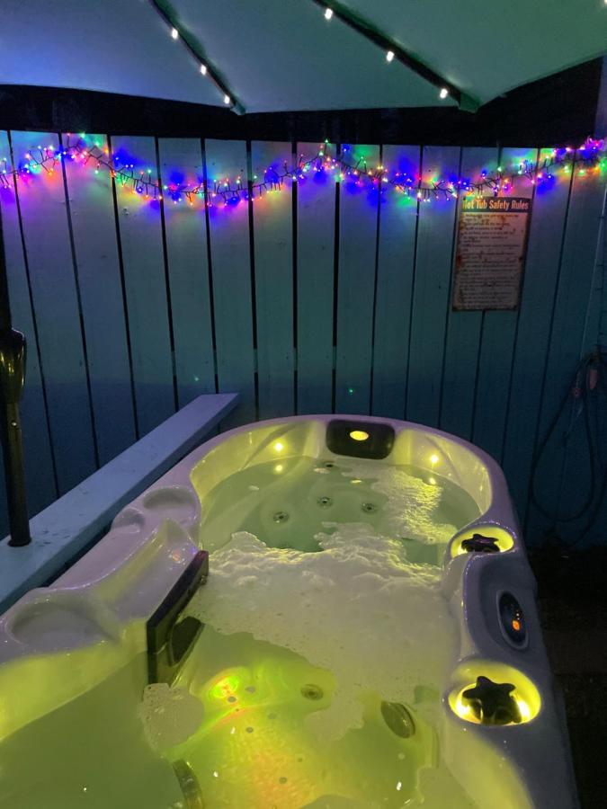 Bankhead Accommodation With Hot Tub Aberdeenshire Gamrie Bagian luar foto