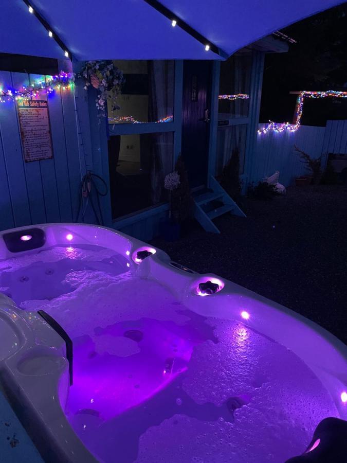 Bankhead Accommodation With Hot Tub Aberdeenshire Gamrie Bagian luar foto